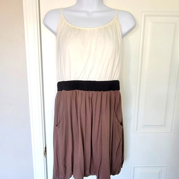 Forever 21 Dresses & Skirts - Forever 21 Twenty one color block brown black cream bubble Hem tank dress. L